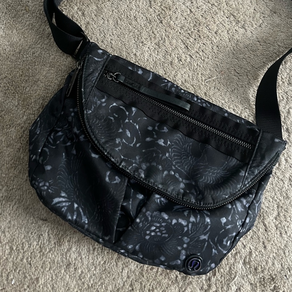 Lululemon crossbody